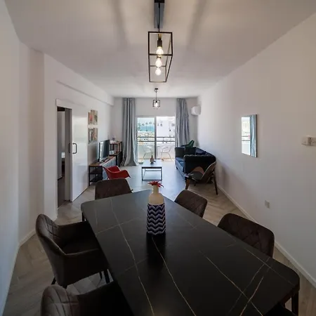 Sea View Centre 3bed * Ларнака