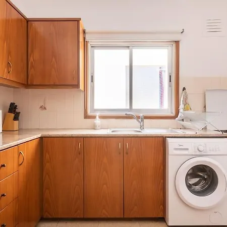 Sea View Centre 3bed Apartment