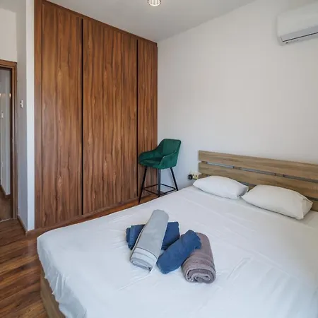 Sea View Centre 3bed Ларнака