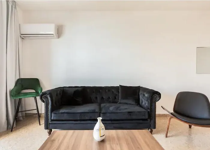 Апартаменти Sea View Centre 3bed Ларнака