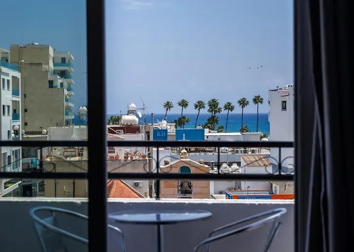 Sea View Centre 3bed Апартаменти