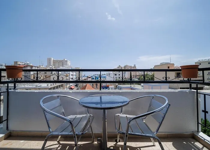 Sea View Centre 3bed * Ларнака