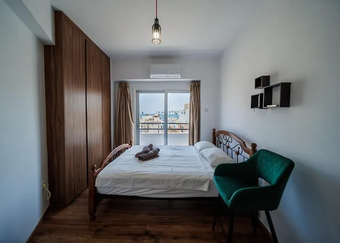 Sea View Centre 3bed Апартаменти Ларнака