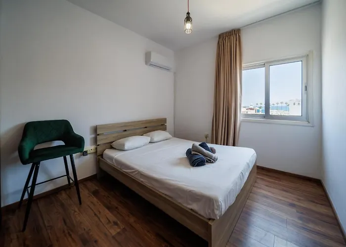 Апартаменти Sea View Centre 3bed Ларнака