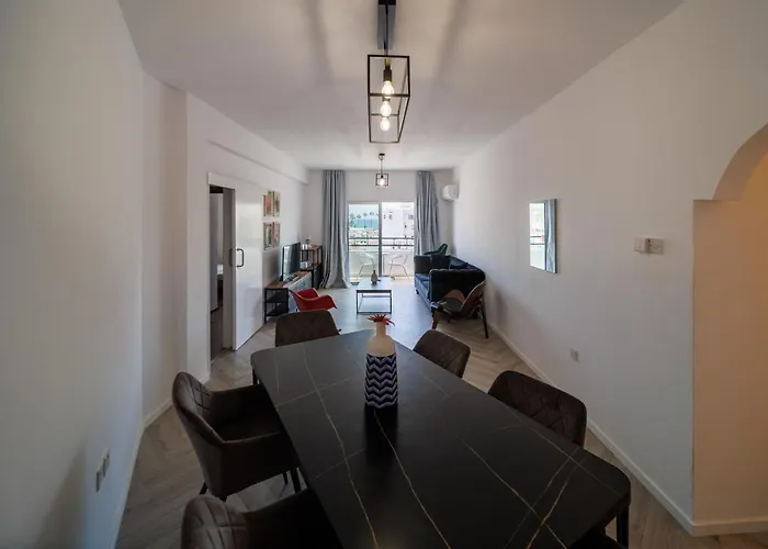 Sea View Centre 3bed * Ларнака